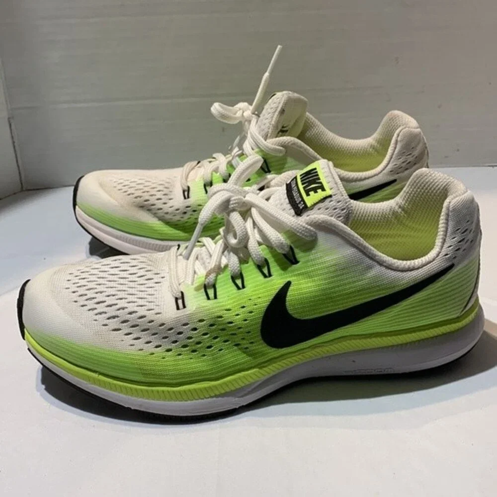 Nike Air Zoom Pegasus 34 Gs “Ghost Green” Sneakers. Size 7Y